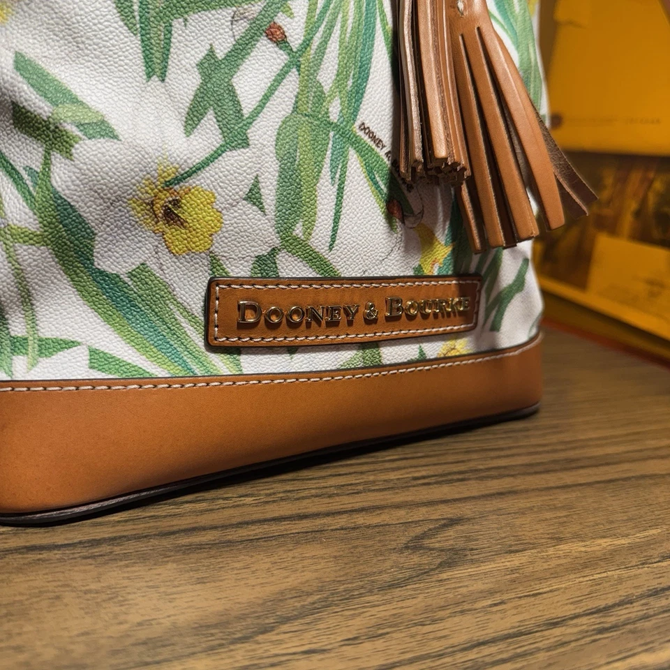 Bolso de hombro Dooney & Bourke blanco narcisos con cordón Foto 3 de 4