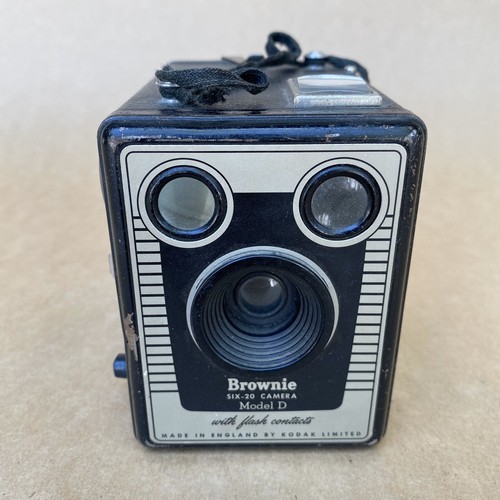 Eastman Kodak Brownie Six - 20 Model D Box Camera, VINTAGE - Picture 2 of 6
