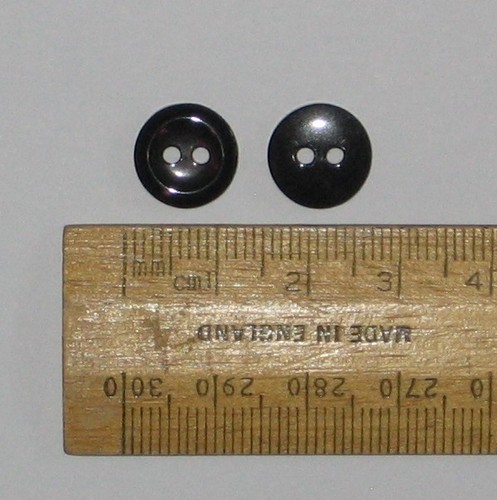 100 x Small Black round plastic Buttons 11.6mm 2 holes British Joblot Wholesale - Picture 3 of 3