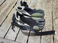 skiff  surfing split toe shoes