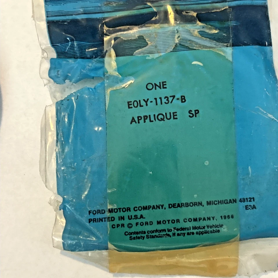 Lincoln Town Car 1980-1988 3-7/16" Mark VI cubierta de rueda tapacubos apliques centrales Foto 4 de 4