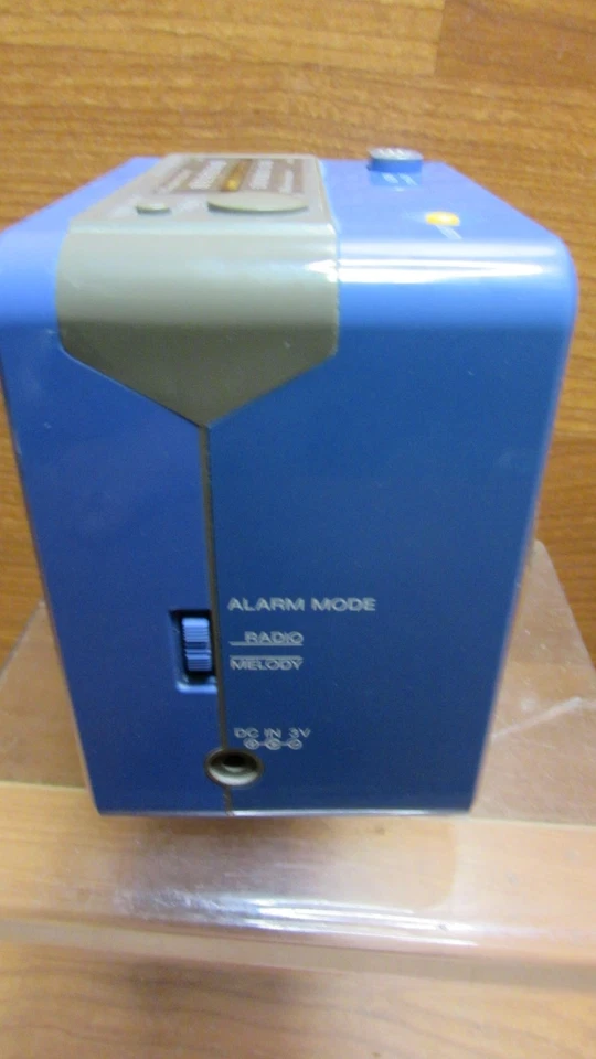 Sony Blue ICF-A10W Analog Alarm Clock Radio Vintage TESTED WORKING - Image 3 of 4