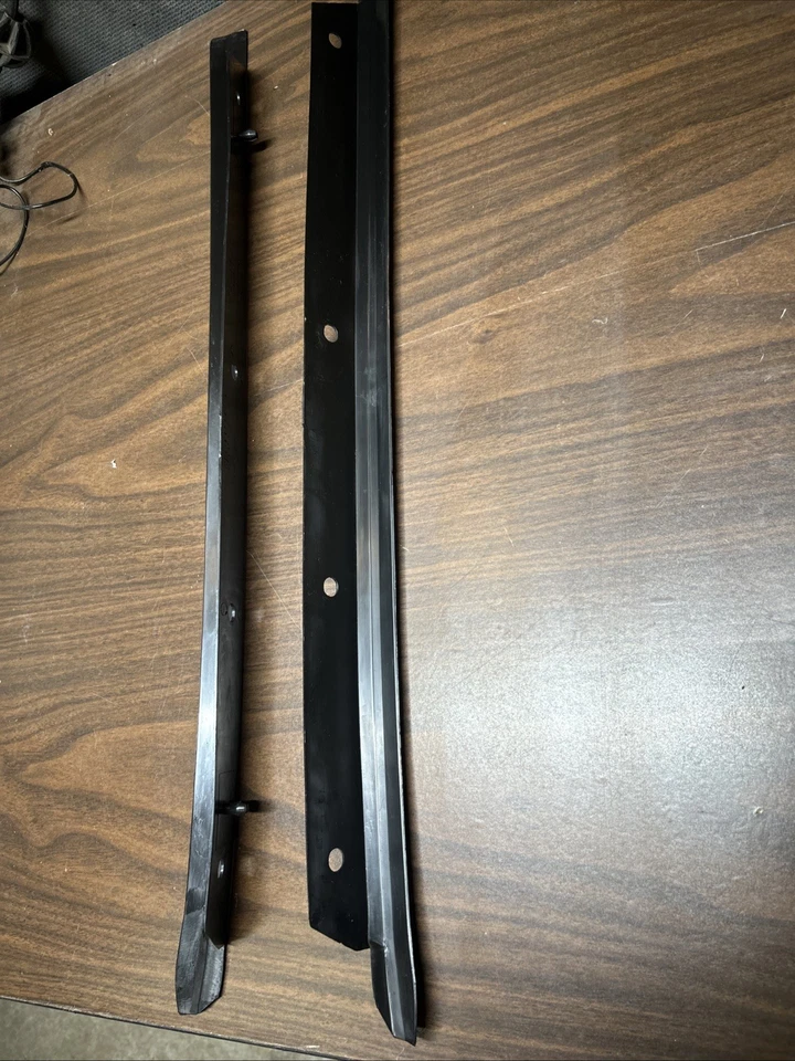 82-92 Camero Z-28 Iroc-Z Firebird Trans Am Weather Strips/ Moldings 10198353 - Image 3 of 4