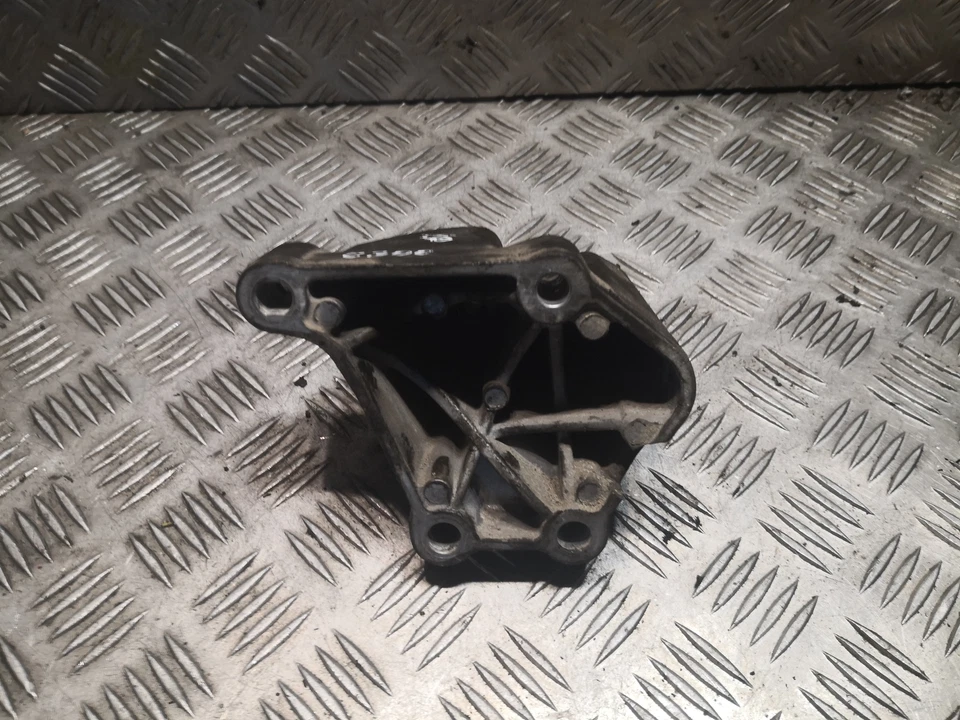 CHRYSLER 300C Left Side Engine Mount Bracket 04578181aa 3.0 CRD Diesel - Image 3 of 4