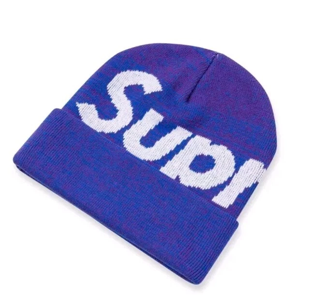 Taille OS   Bonnet Supreme Big Logo (FW21) ton violet foncé et bleu