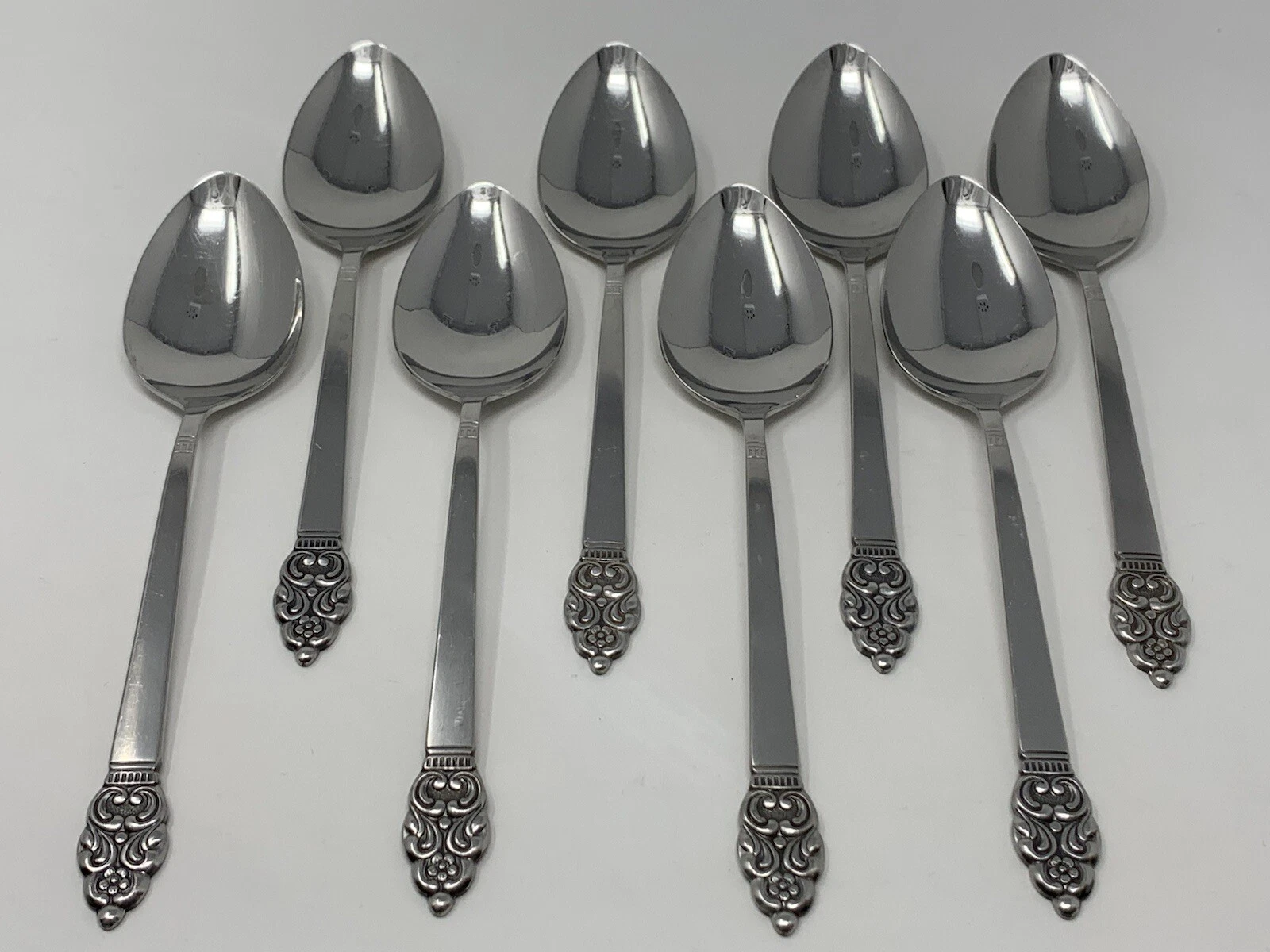 8 Oneida Community Stainless Vinland Serving Spoons 8 1/4"