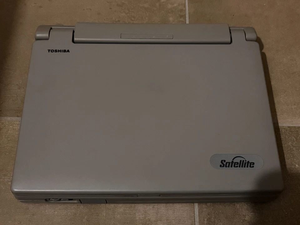 Toshiba Satellite 200CDT/CDS vintage notebook - Bild 2 von 4