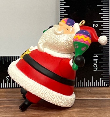 2009 HALLMARK ORNAMENT QSR4562 FELIZ NAVIDAD SANTA MARACAS BY SHARON VISKER - Picture 5 of 7