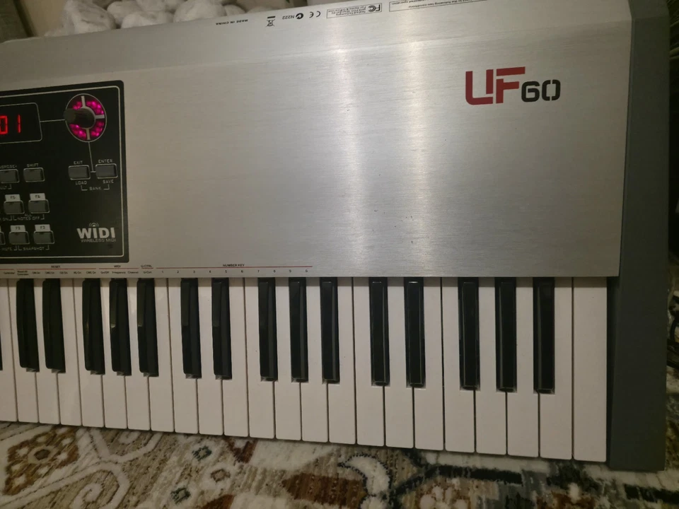 CME Uf60 MIDI Controller Keyboard - Image 3 of 4