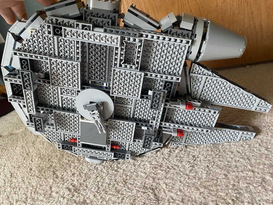 LEGO Star Wars: Halcón Milenario (7965) Foto 4 de 4
