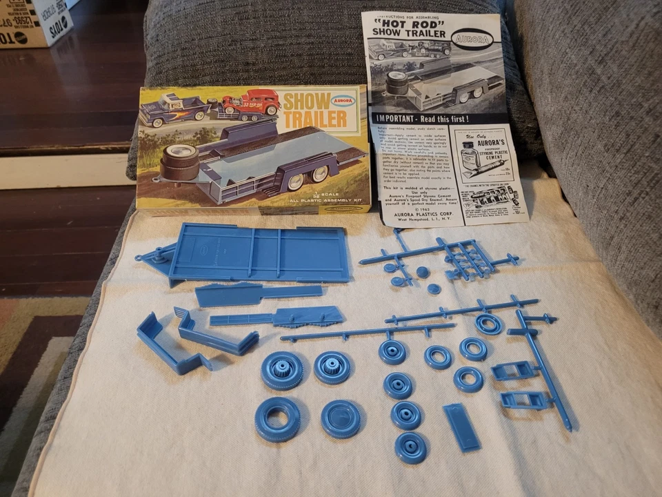 Rare! 1963 Aurora "Show Trailer" Model kit 1/32 Unbuilt. - Image 2 of 4