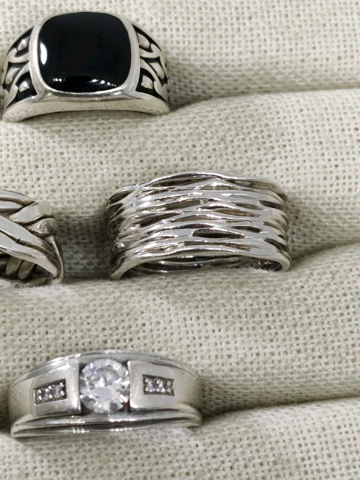 Lote de 4 anillos de plata esterlina para hombre diseños de banda 1 con circonitas 1 con ónix Foto 3 de 4