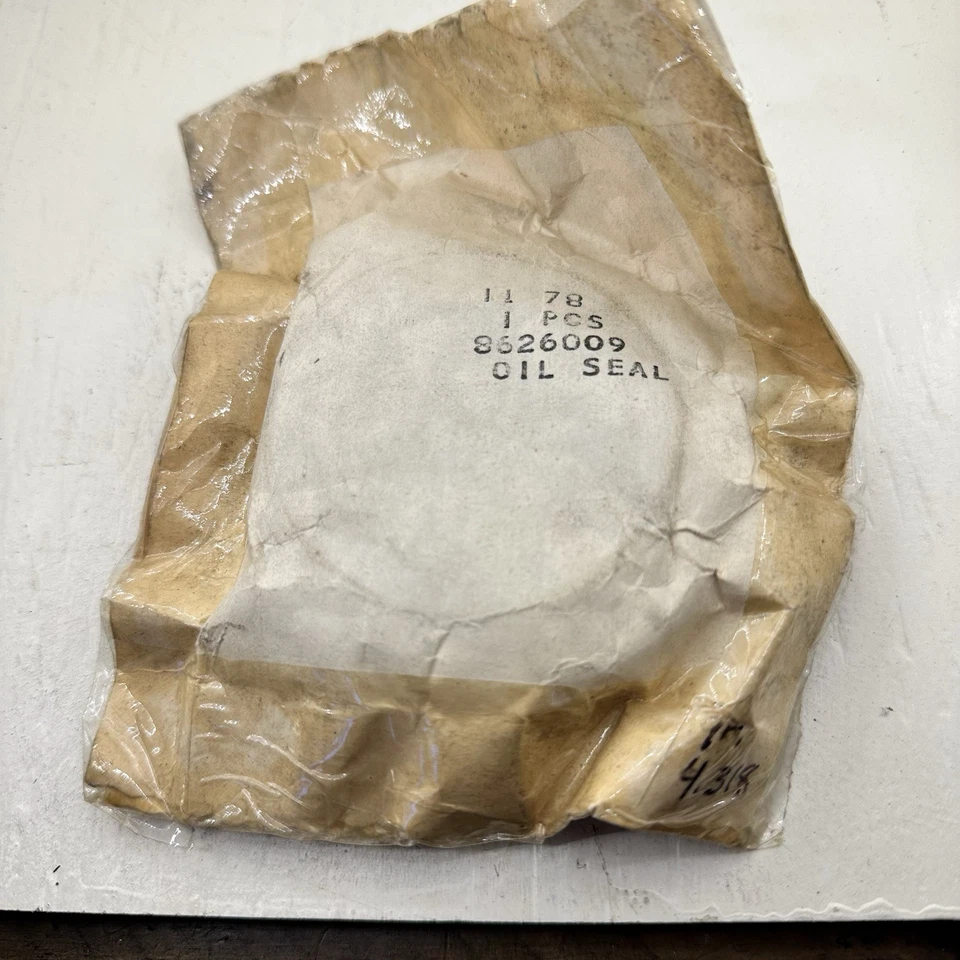 Novo selo traseiro de transmissão OEM GM 8626009 TH400 4L80E 4L85E Aston Martin Bentley - Imagem 2 de 4