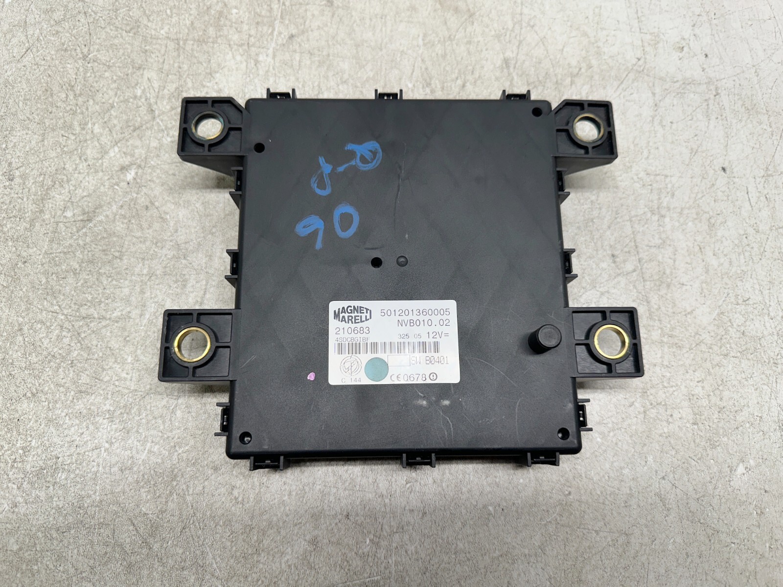 H411162 2003-2012 Maserati Quattroporte REAR TRUNK RELEASE CONTROL MODULE OEM