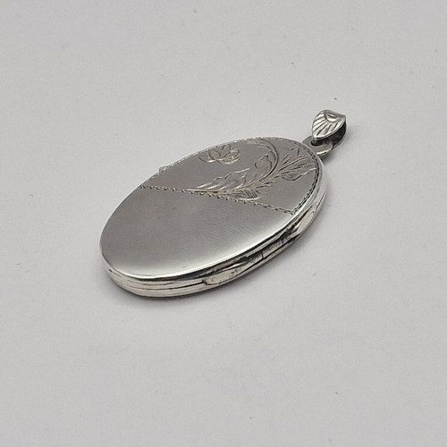 Vintage Sterling Silver Oval Locket with Scroll Engraving - Picture 6 of 17