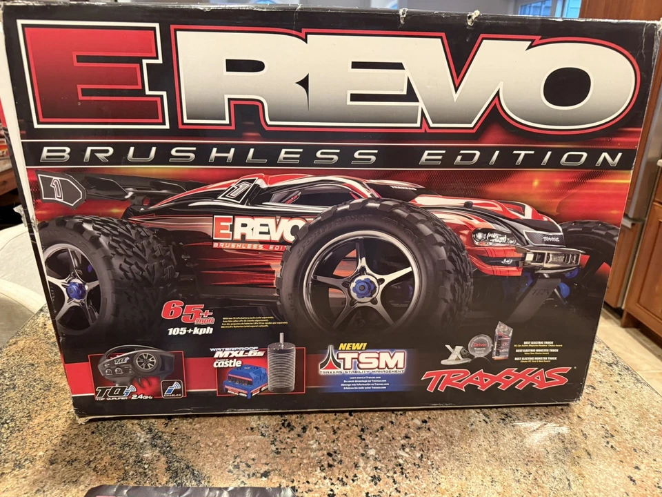 Traxxas E-REVO Brushless Edition 1/10 Scale; used with box and Manuals 56086-4 - Image 4 of 4