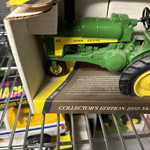 ERTL 1/16 Collector's Edition 1958 Model "630 LP" Tractor - Picture 4 of 7