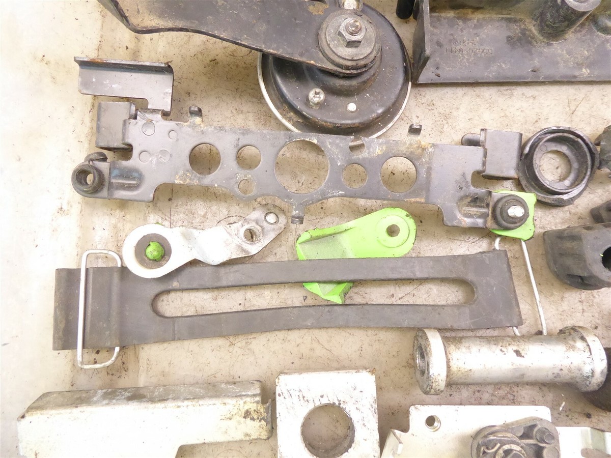 2008 Kawasaki ZX1000 Ninja K796) misc bike bolts parts mounts