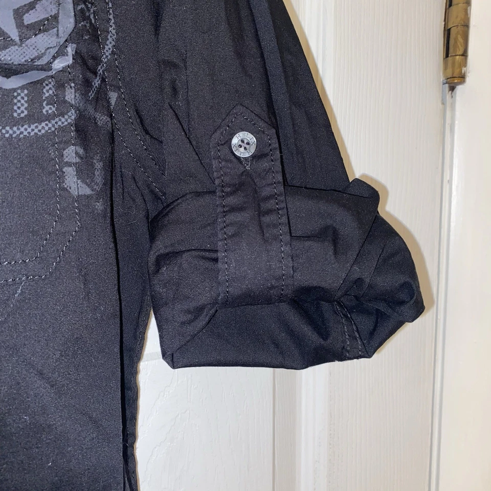 Camisa informal grande con botones de manga larga negra gráfica para niños grandes de la marca Helix Foto 4 de 4