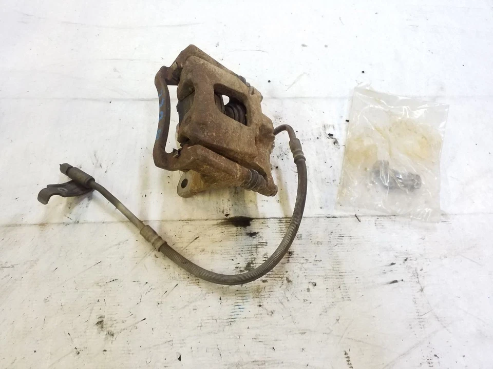 Pinza de freno trasera derecha pasajero con soporte | Se adapta a Jeep Wrangler 2007-2018 Foto 2 de 4