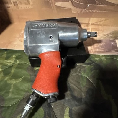 Husky 1/2 Impact Wrench HDT102 300 Pounds Of Torque 135 PSI Nice Rubber Grip