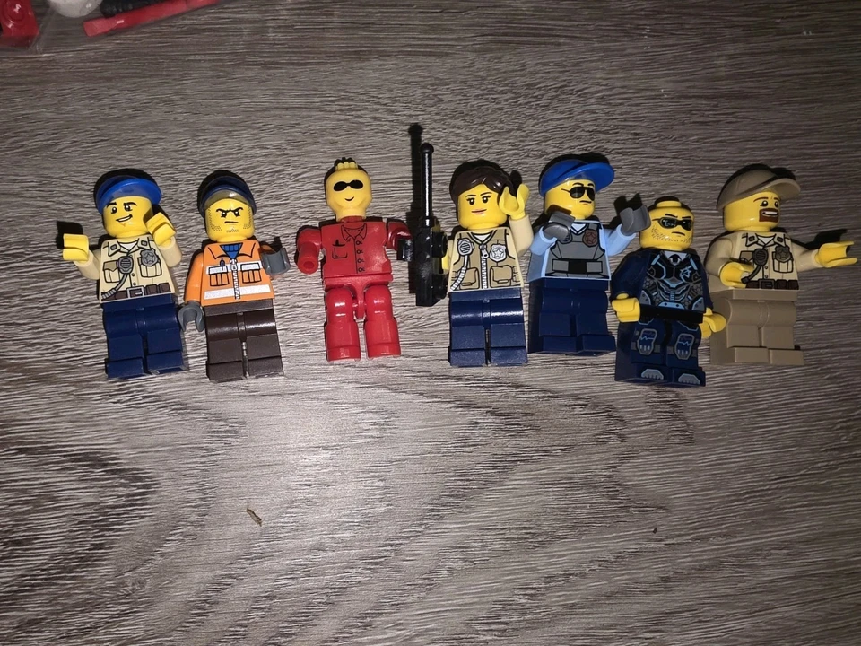 LEGO Mixed Lot ~ Minifigures, Police Station Parts, Ninjago Pieces, Vehicle... - Image 2 of 4