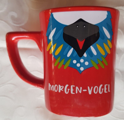 NESCAFE Tasse Becher in rot mit Schriftzug weiß senkrecht D. 7,8 cm  H. 9,5 cm