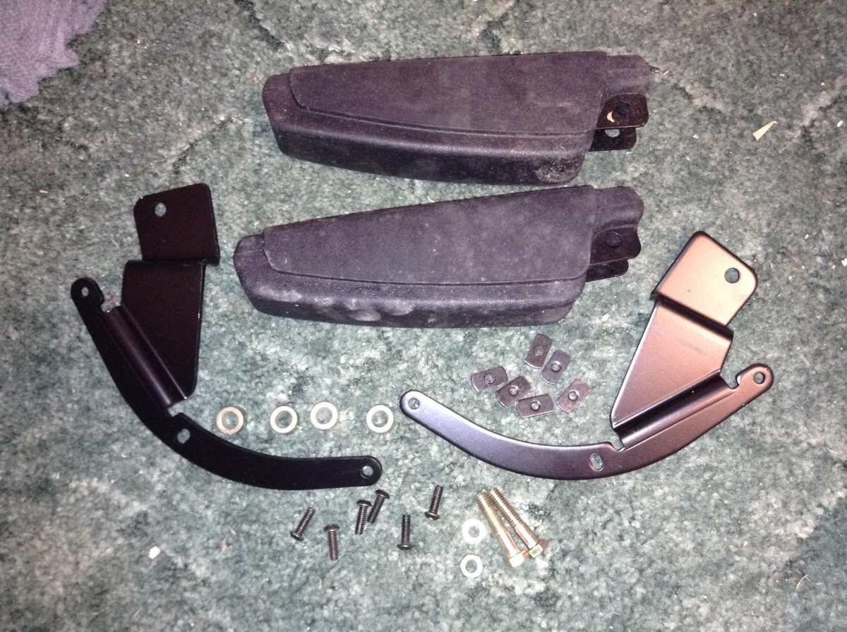 01009145 - A New Armrest Kit For A Toro TimeCutter SS 3200