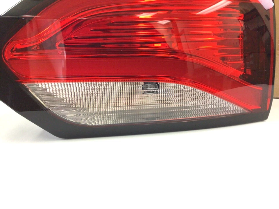 Chrysler Pacifica Voyager 2017-2020 pasajero trasero derecho puerta levadiza lámpara trasera fabricante de equipos originales Foto 2 de 4