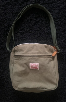 Vintage Levi's Unisex Umhängetasche 30 x 25 x 10 cm in gutem Zustand