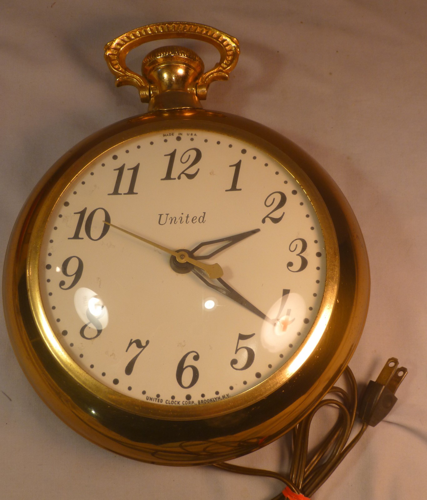 Vintage Retro United Wall Pocket Watch Clock that Runs Fine -BEST OFFER