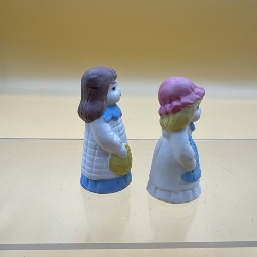 Set of 2 Vintage Ceramic Figurine Thimbles Girls Pink Hat & Yellow Hat 2” Tall - Picture 2 of 5