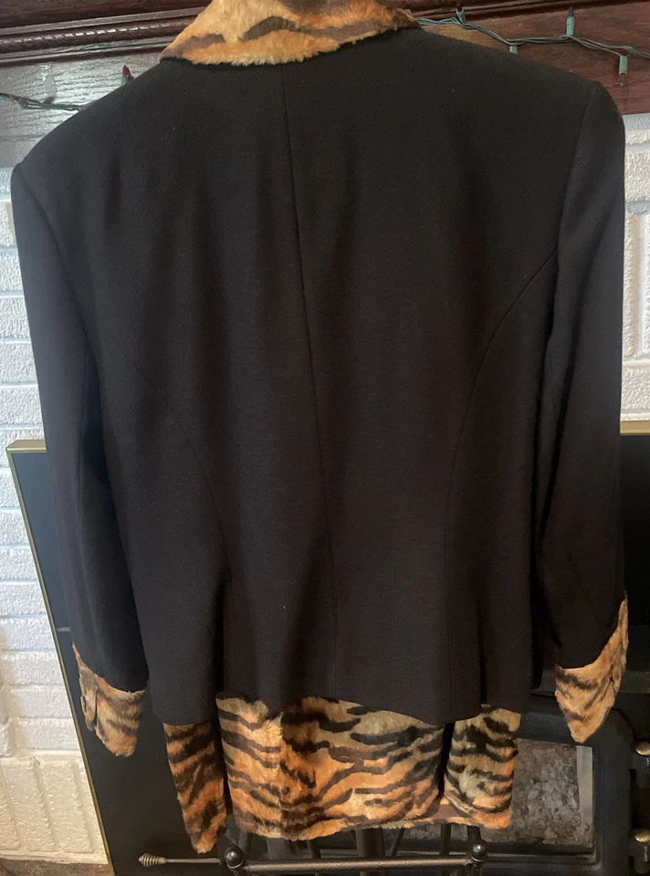 Conjunto de falda traje de piel sintética estampado animal negro vintage Cache Foto 3 de 4