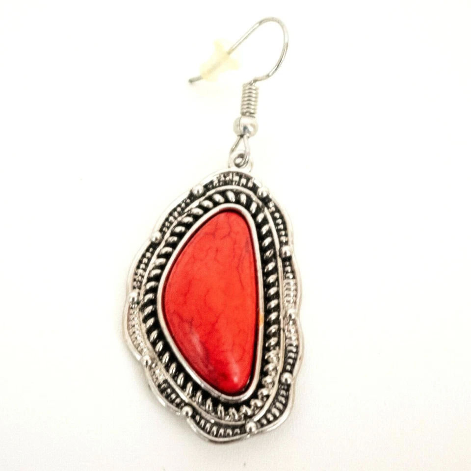 Pendientes de piedra turquesa roja sintética tono plata estilo suroeste 1,5 pulgadas de largo Foto 3 de 4