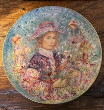 Hutschenreuther Fine Porcelain Flower Girl of Provence Commemorative Plate Hibel