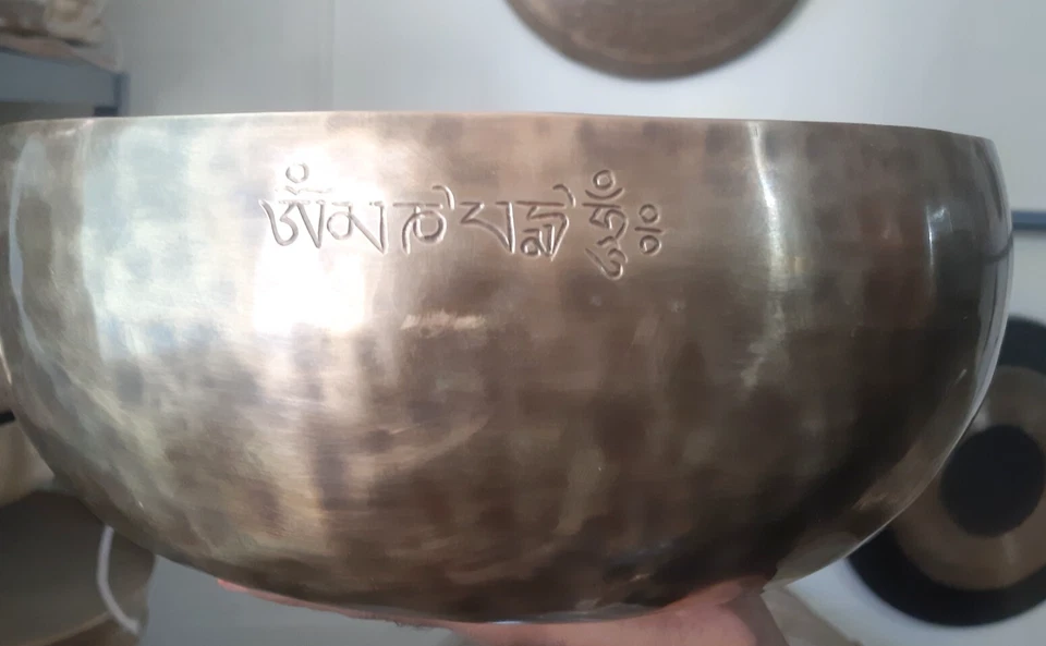 10-дюймовая поющая чаша Super Full Moon с глубоким расслабляющим звуком вибрацией ручной работы - Изображение 2 из 4