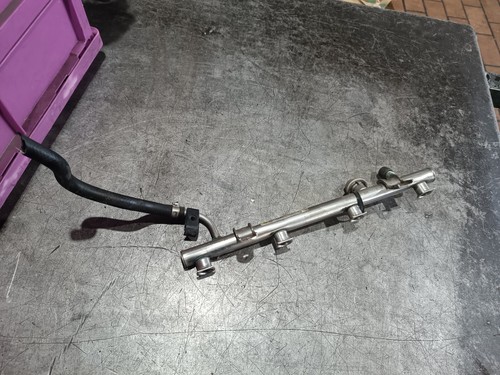 Mercedes-Benz A150 W169 B150 W245 Kraftstoffleiste Einspritzleiste A2660700395