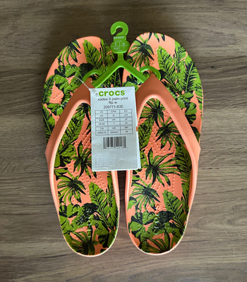  NWT  Crocs Kadee II Graphic Palm Print Flip Flops Sz 9 Papaya