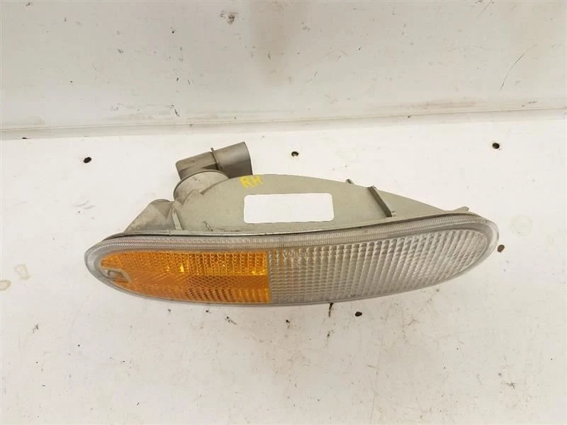 Volkswagen Beetle 1998-02 pasajero señal de giro derecha - montaje transparente/ámbar/parachoques Foto 2 de 4