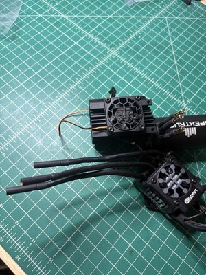 ESC spektrum firma 150A V 2 motor spektrum 2050kv SPMXSM1700