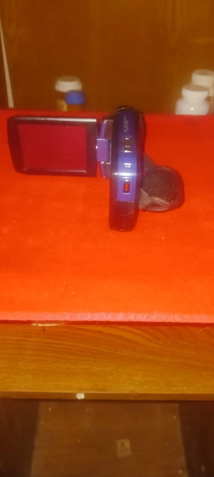 (L) Bell And Howell Full HD Camcorder DV30HD  (NO CHARGE CABLE) - Image 2 of 4