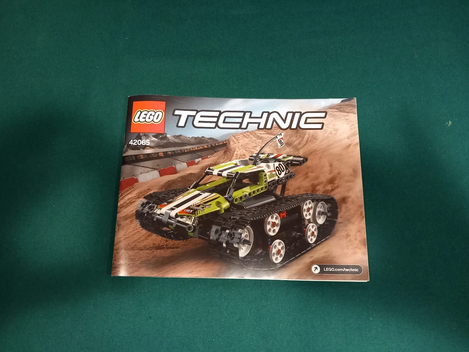 LEGO Technic 42065 RC Tracked Racer, foto 3 di 4