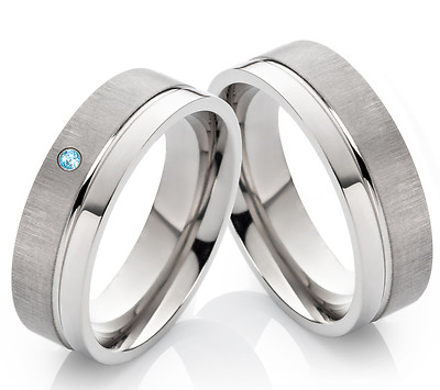Eheringe Verlobungsringe aus Titan mit blauen Zirkonia und Ring Gravur H003