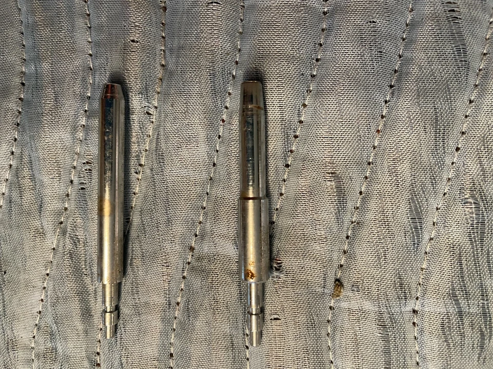 Dodge Charger 1969 parasol montaje perno varilla soporte conjunto par B-body fotos de stock Foto 3 de 4