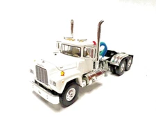 DCP FIRST GEAR 1/64 SCALE  R MODEL MACK DAY CAB, WHITE