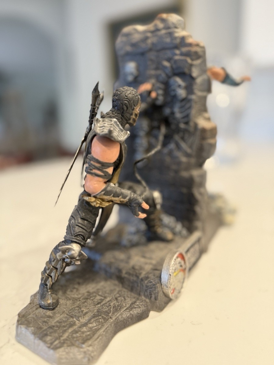 Mortal Kombat 9 Kollector's Edition Scorpion Sub-Zero Bookends