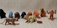 10 PIECE GROUPING OF ANIMAL PLASTIC CHARACTERS