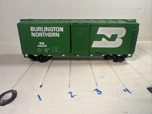 Coche de caja escala HO, realista Burlington Northern, BN 159956 40', con acopladores Kadee | Condition: Used