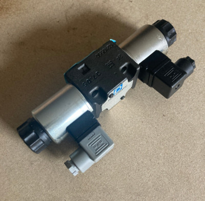 Duplomatic DSE3-A04/10N-D12K1 4/3-Wege-Hydraulikventil Wegeventil Magnetventil