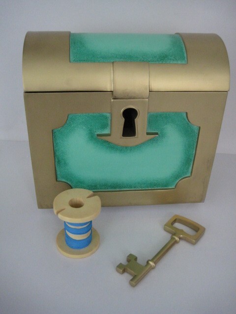 WDCC WILLIES CHEST BOX KEY SPOOL MICKEY AND THE BEANSTALK ACCESSORY TREASURE